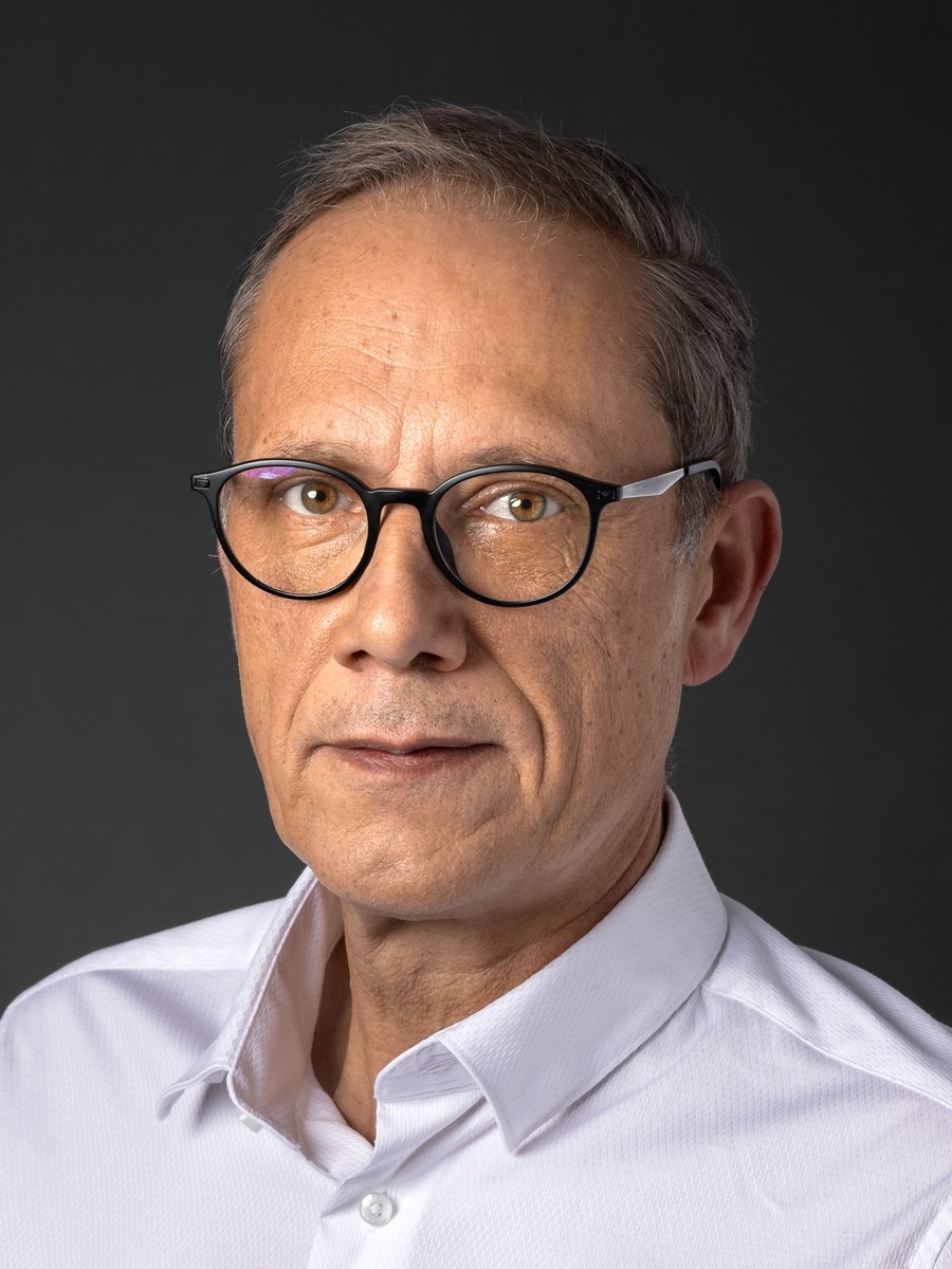 Dr Johan Augustyn